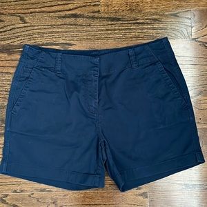 Vineyard Vines Every Day shorts - size 8